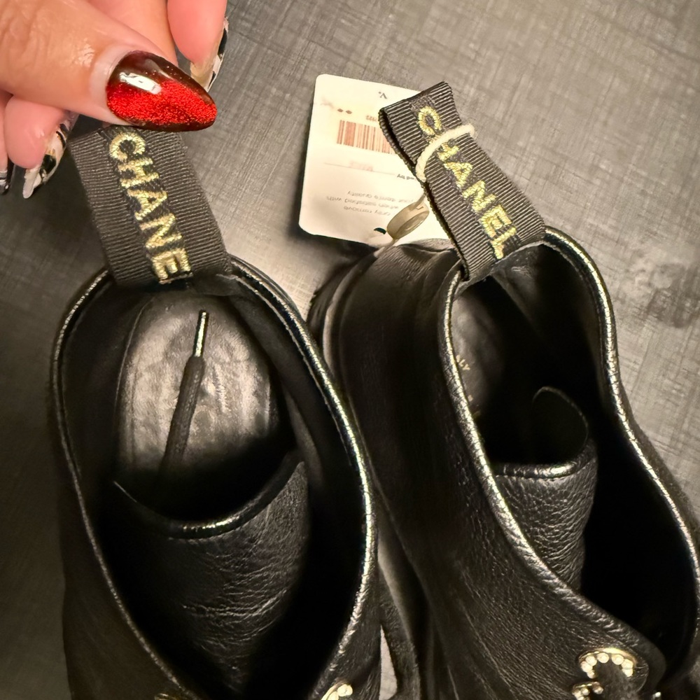 Chanel 40b leather boots - Picture 9 of 11